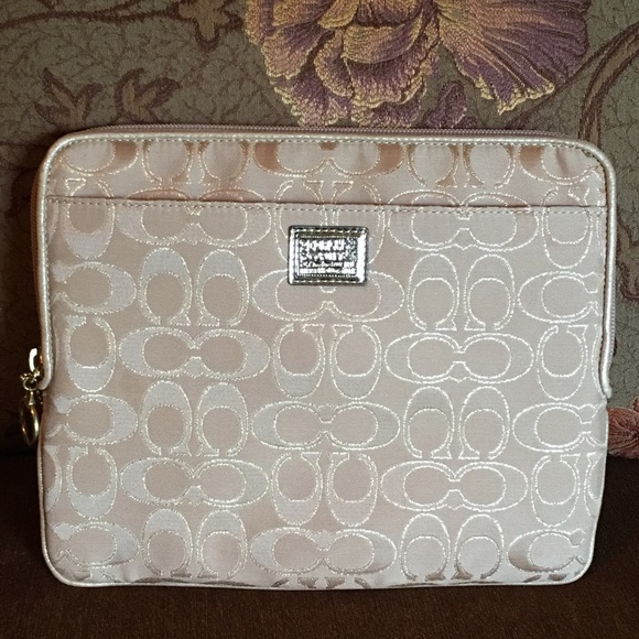 Coach Clutch - Picture 1 of 7